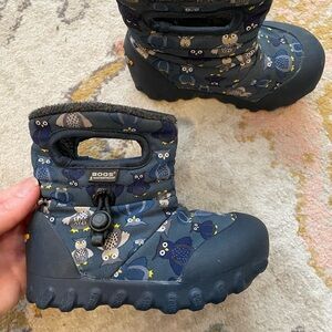 Bogs winter boots. Size 8. Navy blue with owls. Fleece lined.